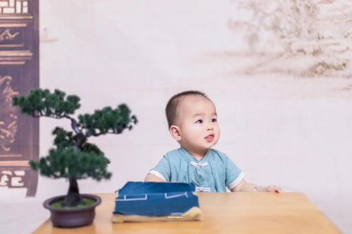 湖州宝宝眼屎多是什么原因 湖州宝宝眼屎多是什么原因